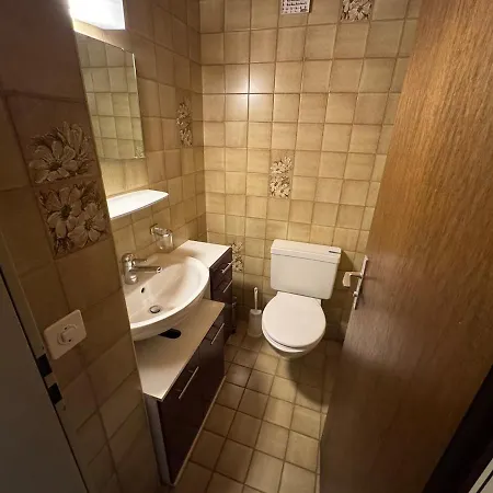 Zentrale Mit 3 Zimmern 아파트 *